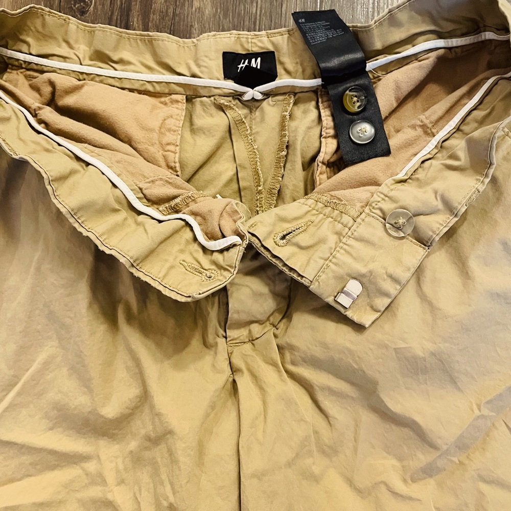 H&M Cargo Khaki Shorts - Picture 1 of 7